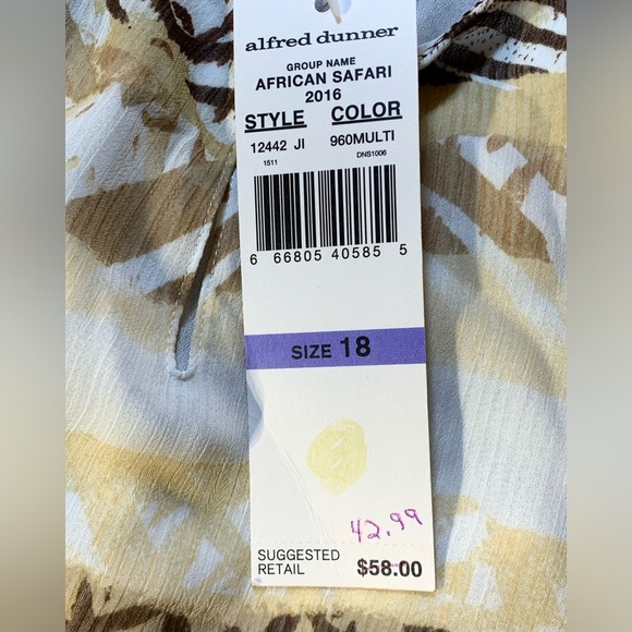 Alfred Dunner women’s size 18 vneck top w/ embellished neckline & button sleeves - Picture 8 of 11